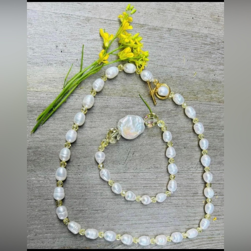 Freshwater pearls with Swarovski crystals Necklace & Bracelet Set Handmade